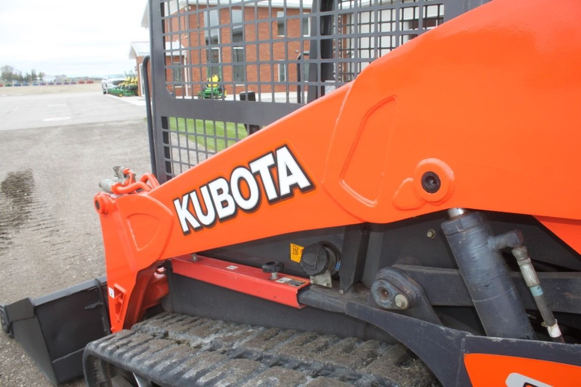 Kubota SVL75 track loader, hyd. QT 72" bucket, rops, 2170 hours, one owner