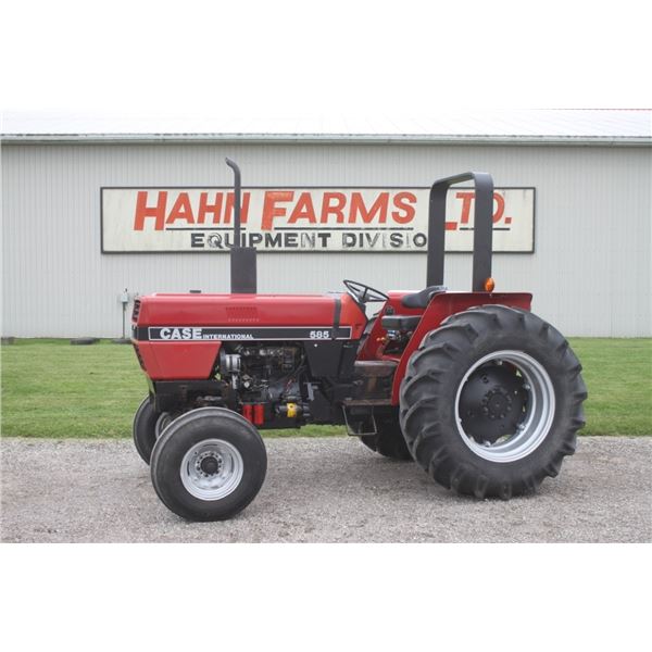 Case/Int 585 2wd tractor, rops, 8 speed, 1 remote, 16.9x30, 2410 hours, one owner