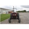 Image 3 : Case/Int 585 2wd tractor, rops, 8 speed, 1 remote, 16.9x30, 2410 hours, one owner