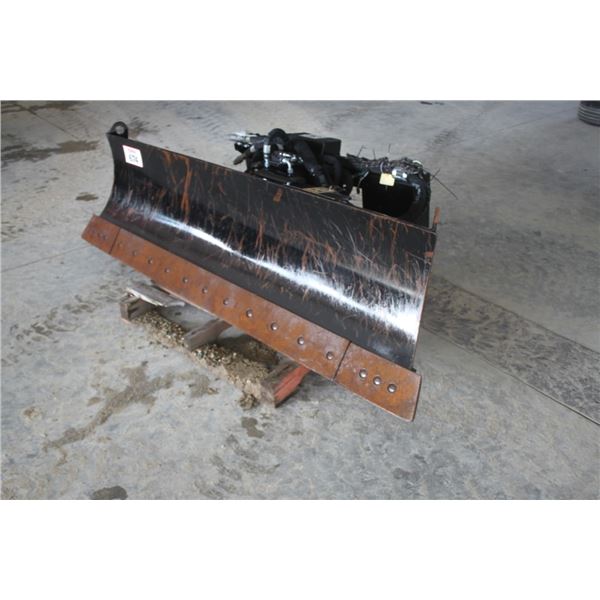 Caterpillar 424-0451 7 1/2' 6 way dozer blade, skidsteer QT, Demo Unit