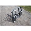 Image 5 : Challenger 2200 lbs standard pallet fork, 42" tines, universal skidsteer QT