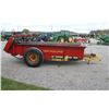 Image 4 : New Holland 519 single axle manure spreader, top beater, one owner