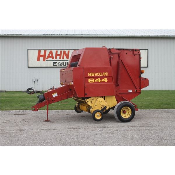 New Holland 644 round baler, net wrap, sileage special, local estate