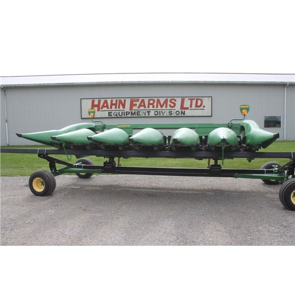 JD 606C corn head, knife rolls, single point hookup, hydraulic deck