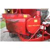 Image 10 : New Holland 354 mixmill, intake and discharge augers, extra screens, well maintained, local retireme