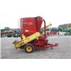Image 5 : New Holland 354 mixmill, intake and discharge augers, extra screens, well maintained, local retireme