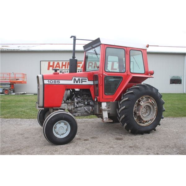 MF 1085 2wd tractor, cab, 18.4x34, 2 remotes, 3710 hour