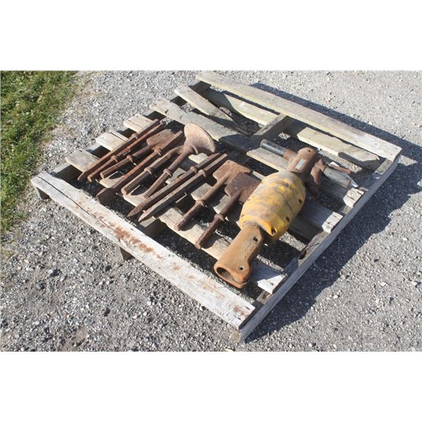 Atlas Corpco Pneumatic cement breaker TEX B60 with bits