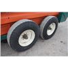 Image 10 : New Idea tandem axle manure spreader, single beater