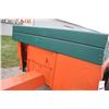 Image 12 : New Idea tandem axle manure spreader, single beater