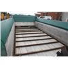 Image 8 : New Idea tandem axle manure spreader, single beater