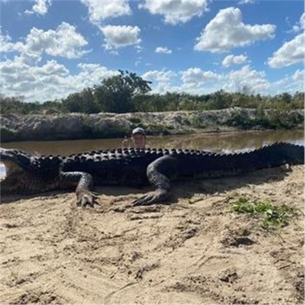 IGUANA, HOGS, ALLIGATOR AND SALT WATER FISHING EXTRAVAGANZA