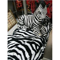 Zebra Pottery and Zebra Blanket (1)