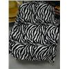 Image 2 : Zebra Pottery and Zebra Blanket (1)