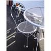 Image 2 : White metal ive cream table with 2 chairs (1)