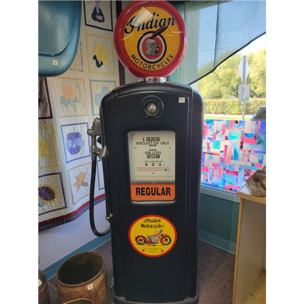 Circa 1948 Bennett gas pump. Pump is complete & c/w globe