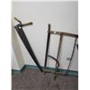 Image 1 : 2 saws and hand scythe