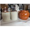Image 1 : 1- Bean pot and 2- jugs