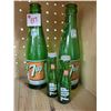Image 1 : 7-up bottles