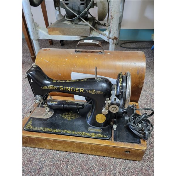 singer sewing machine with case