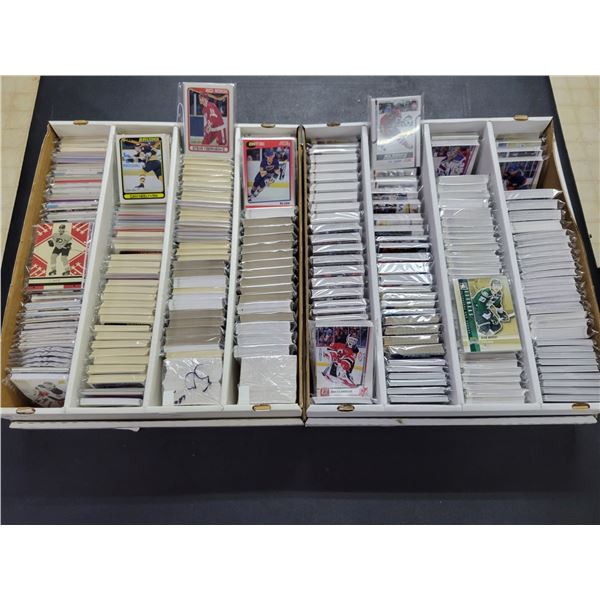 2 boxes of Pamimi hockey cards