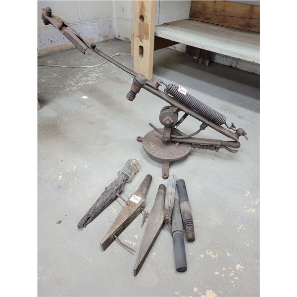 Antique skeet clay pigeon launcher