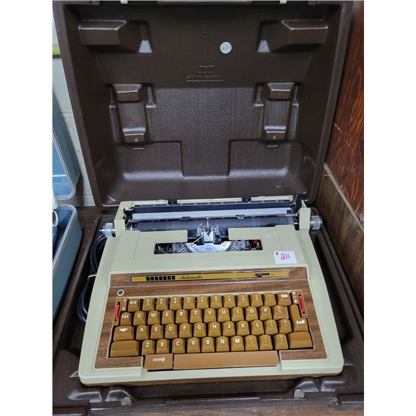 Electra type writer with case