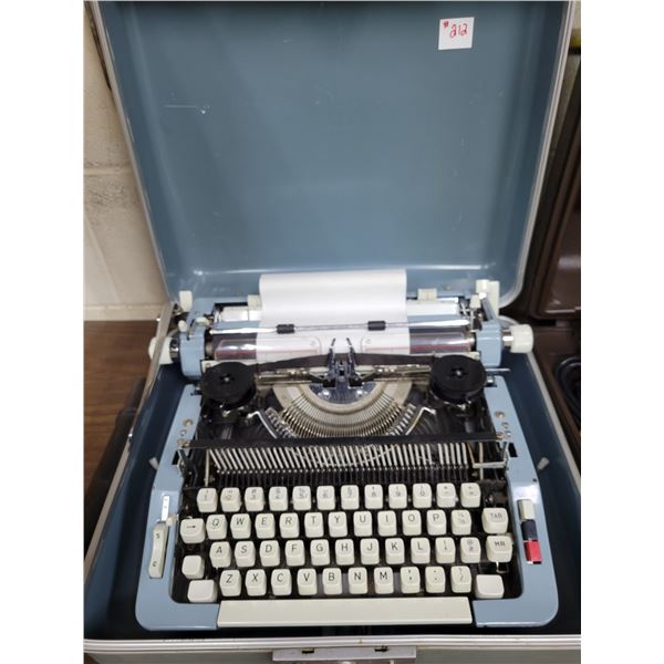 Brother type writer with case