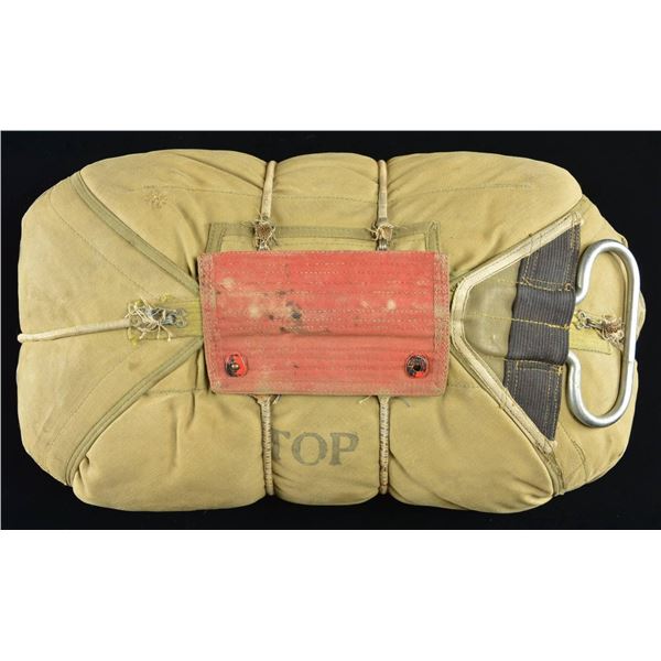 WWII US 6513-1A RESERVE PARACHUTE.
