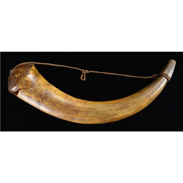 EARLY CARVED POWDER HORN.