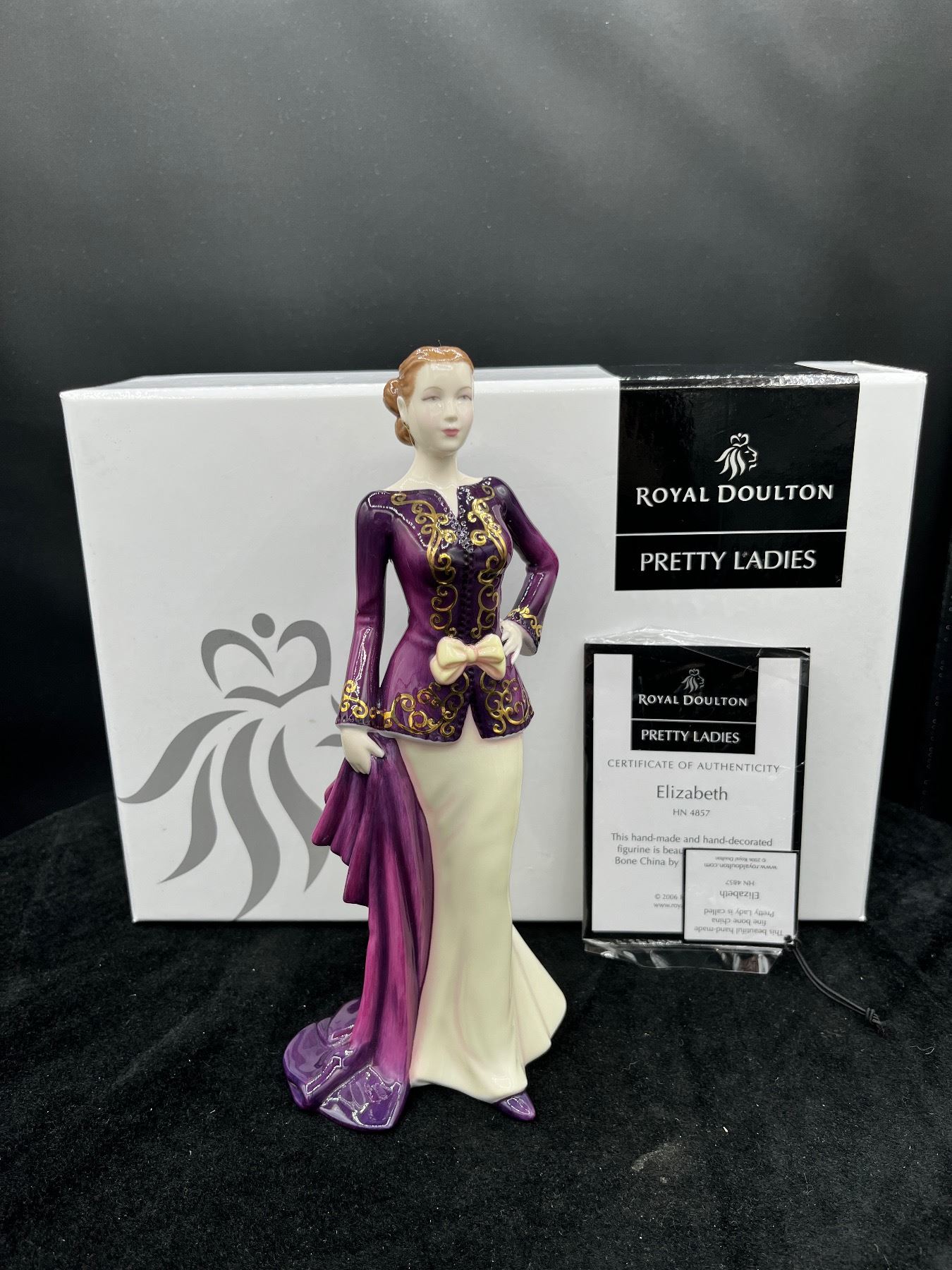 Royal Doulton - Pretty Ladies - To Someone Special Hn5267 Royal Doulton - Pretty Ladies - To Someone Special Hn5267
