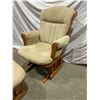 Image 2 : Dutailer Vintage Rocking Chair with Foot Rest