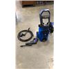 Image 3 : 2100 PSI ELECTRIC PRESSURE WASHER WORKING