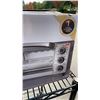 Image 3 : BLACK AND DECKER NATURAL CONVECTION 4 SLICE TOASTER OVEN TESTED AND WORKING - RETAIL $45