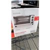 Image 4 : BLACK AND DECKER NATURAL CONVECTION 4 SLICE TOASTER OVEN TESTED AND WORKING - RETAIL $45