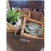 Image 3 : BOX OF WICKER BASKETS AND MORE