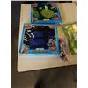 Image 2 : 2 WILD KRATTS VEST AND GLOVES, COUNT YOUR CHICKENS GAME, AND TOY MINATURES