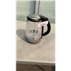 Image 1 : INSIGNIA 1.7L ELECTRIC KETTLE TESTED AND WORKING - RETAIL $49