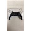 Image 2 : PLAYSTATION 5 PS5 WHITE DUAL SENSE CONTROLLER TESTED AND WORKING