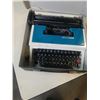 Image 2 : VINTAGE UNDERWOOD 315 TYPEWRITER