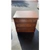 Image 1 : 3 DRAWER DRESSER