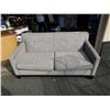 Image 1 : BUTTON BACK SOFA