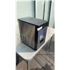 Image 2 : INSIGNIA 44LB PORTABLE NUGGET ICE MAKER TESTED AND WORKING - RETAIL $699