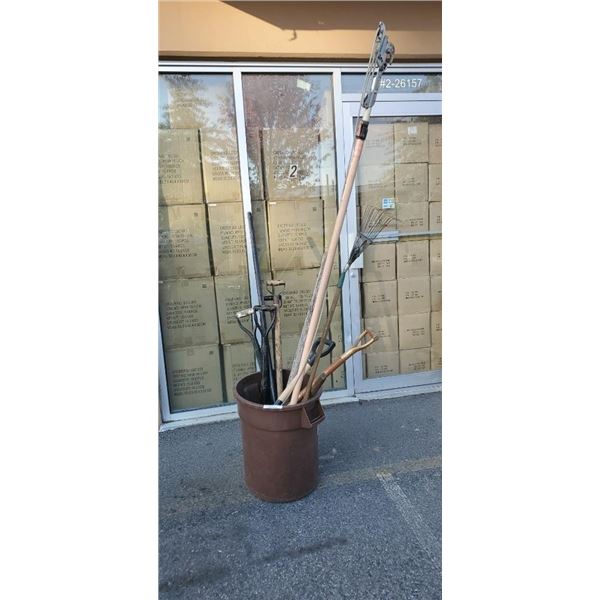 GARBAGE CAN OF GARDEN TOOLS