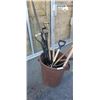 Image 2 : GARBAGE CAN OF GARDEN TOOLS