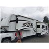 Image 6 : 0D --  2008 Montana 5th Wheel By Keystone , White, From The Tongue To The Bumper Is  40' Apx