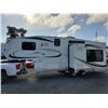 Image 7 : 0A --  2009 Jazz By Thor 5th Wheel, White, From The Hitch To The Bumper Is  27.5' Apx