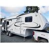 Image 31 : 0E --  2009 Jazz By Thor 5th Wheel, White, From The Hitch To The Bumper Is  27.5' Apx