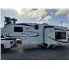 Image 7 : 0E --  2009 Jazz By Thor 5th Wheel, White, From The Hitch To The Bumper Is  27.5' Apx
