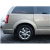Image 41 : G6 --  2009 CHRYSLER TOWN AND COUNTRY LIMITED, Gold, 245445